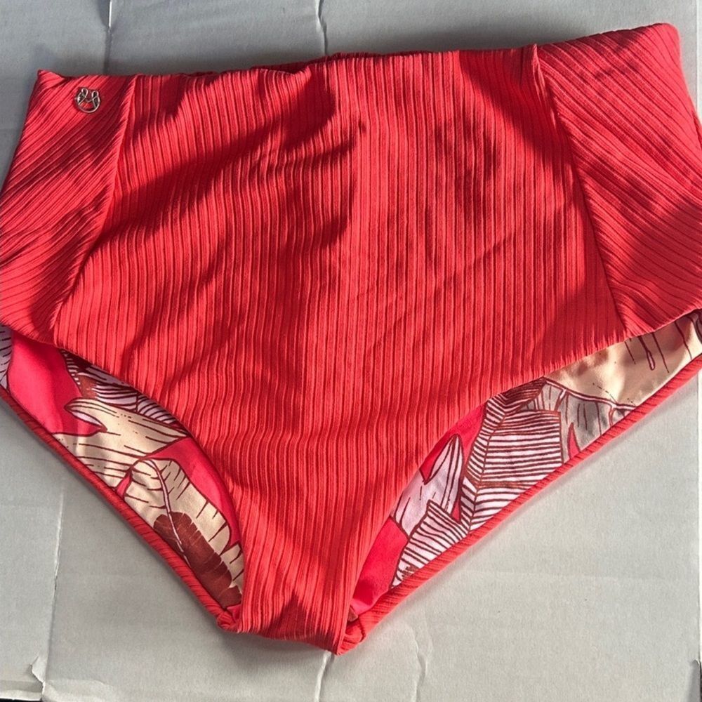 NWOT MAAJI High Waist Reversible Bardot Bikini Bottom in Tropical Cayenne Sz L - Picture 4 of 6